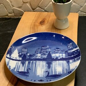 HUTSHENREUTHER | Decorative Blue and White 1978 Christmas Plate